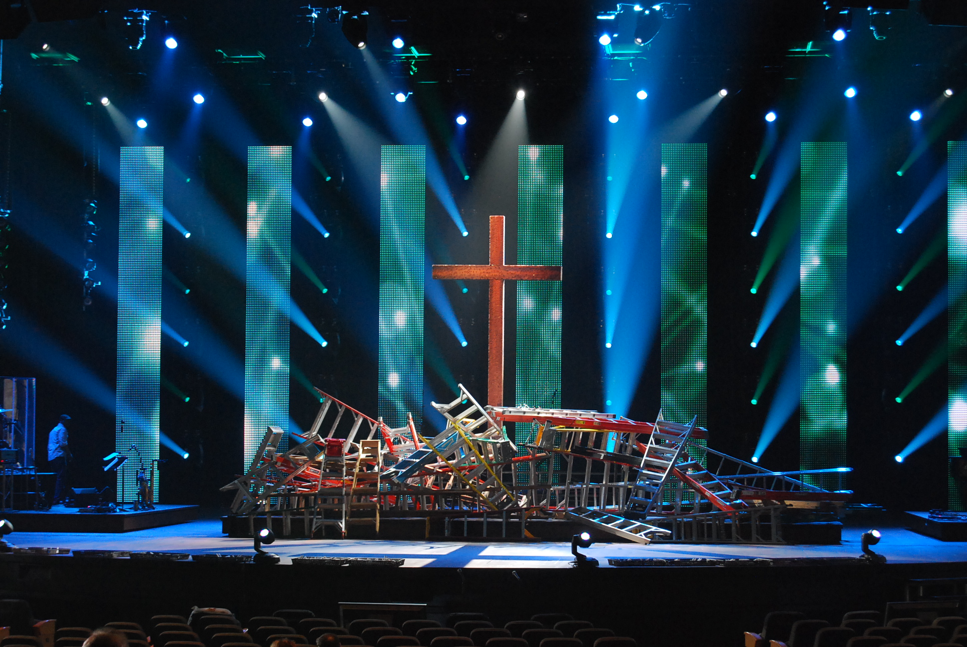 willow creek stage design easter church
